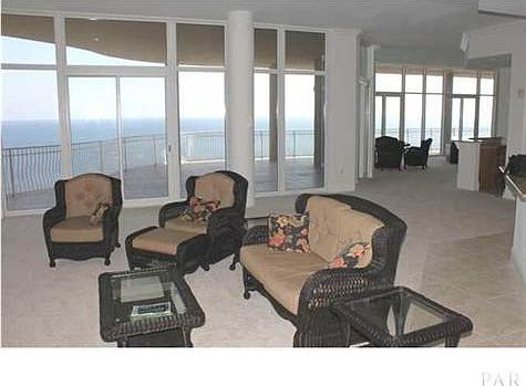 Living / Dining Areas