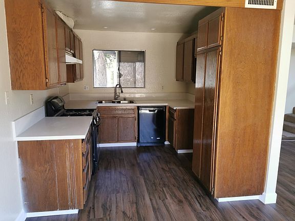 3rd image of 666 W 18th St APT 15