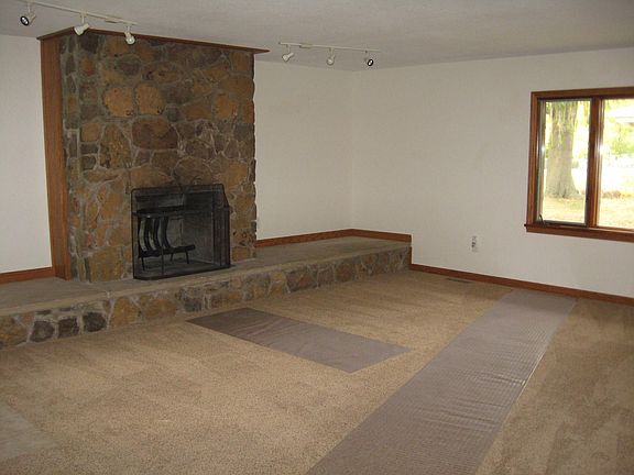 19.5 X 22 Family Room