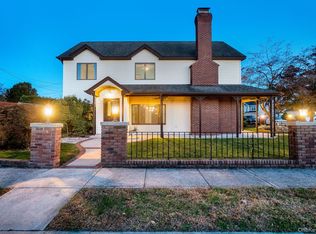 8 Pearl St, Bethpage, NY 11714