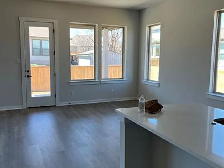 1330 Stone Manor Trl — Photo 4