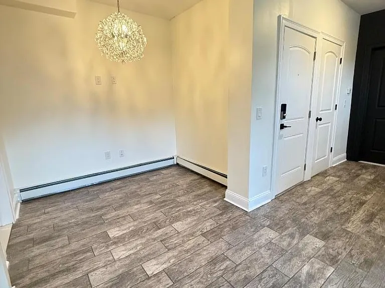 405 E 3rd Ave — Photo 5
