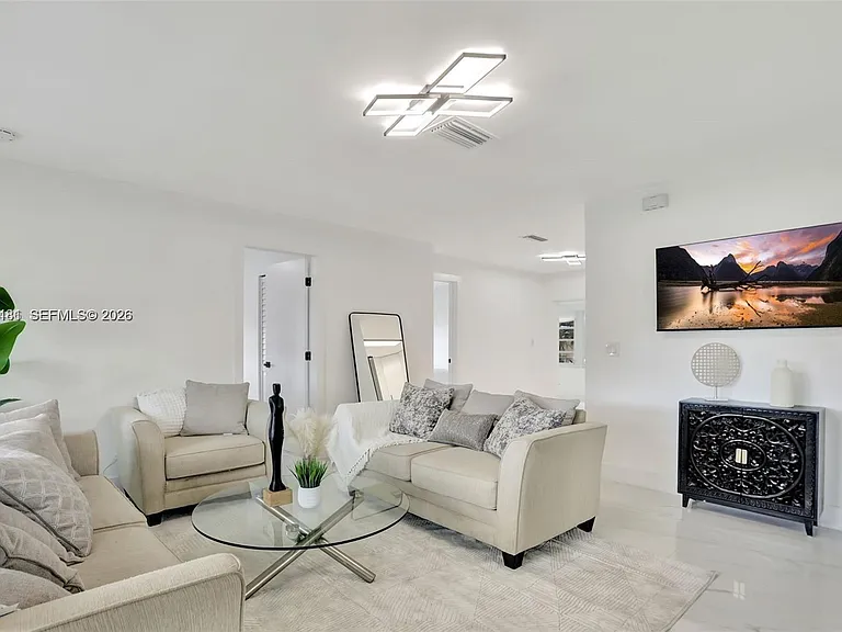 1220 NE 8th St — Photo 19