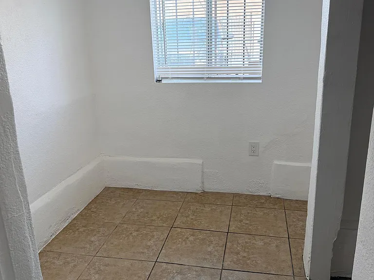 Magnolia Ave — Photo 8