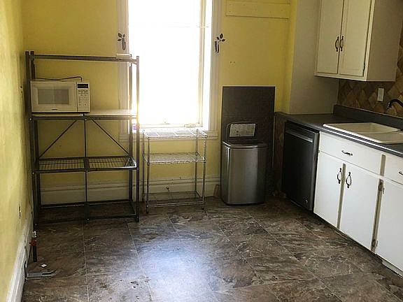 3rd image of 146 Gladys Ct