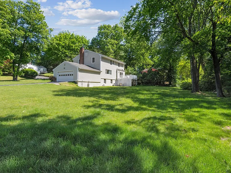 204 Deerfield Ln — Photo 28