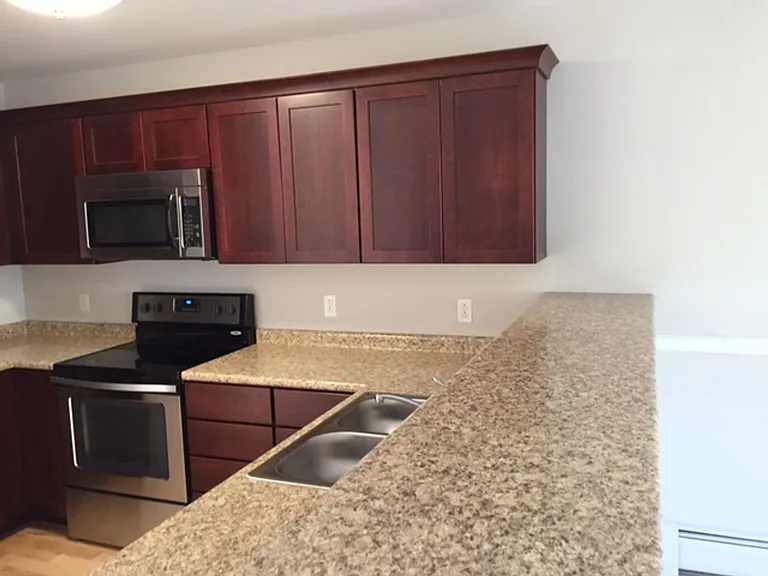 76 Sumner Ln #F — Photo 2