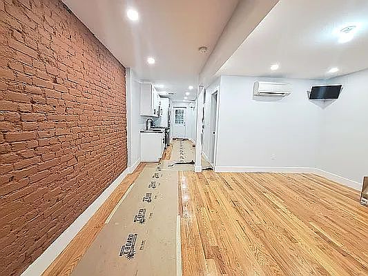 5th image of 803 Willoughby Ave #4