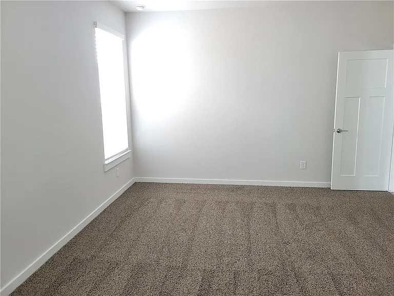 710 Granger Ln — Photo 5