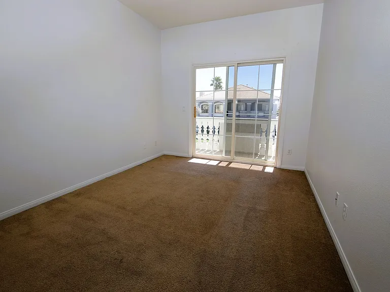 554 Campus Oaks Ct — Photo 26