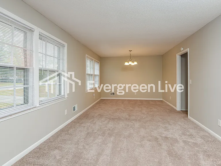 312 Arcola Dr — Photo 3