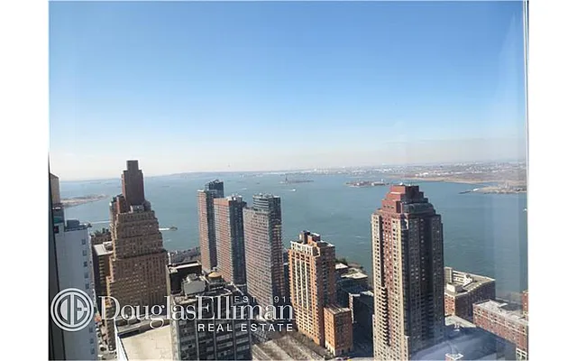 Rented by Douglas Elliman | media 19