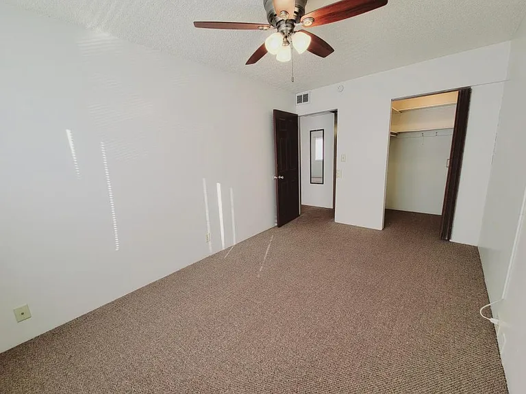 1212 D St #5 — Photo 7