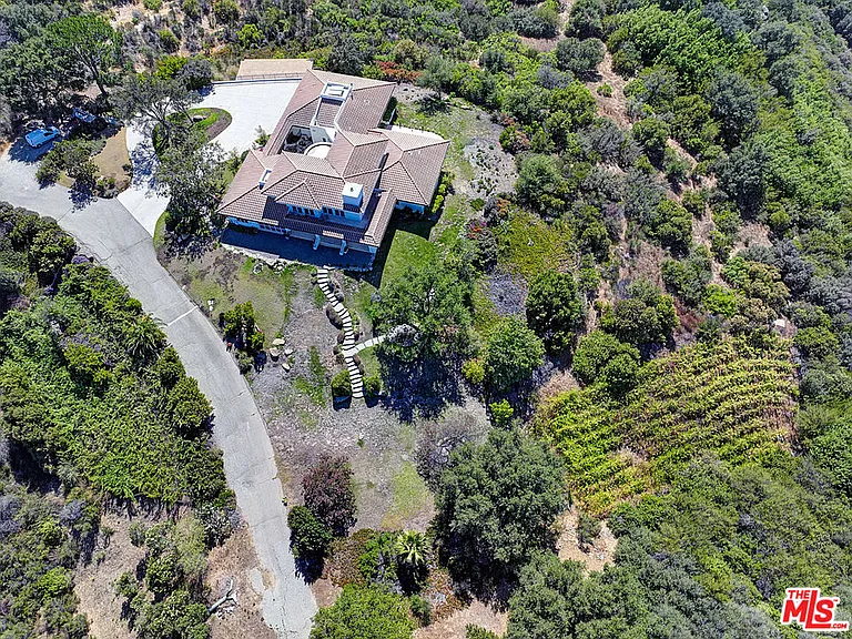 21965 Saddle Peak Rd — Photo 52