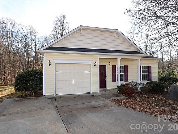 2nd image of 4806 Lynn Lee Cres