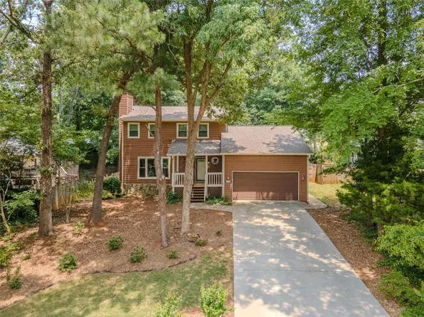 410 Hunters Cove Ct, Lawrenceville, GA 30044