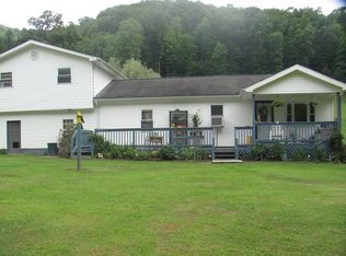 582 Toneys Frk, Clear Creek, WV 25044