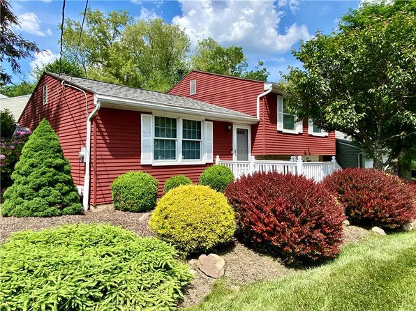 150 Thunderwood Dr, Bethel Park, PA 15102