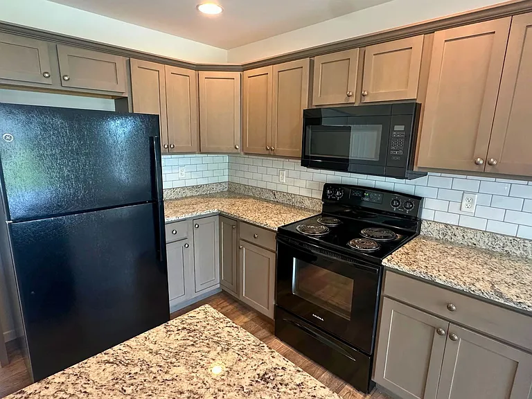 429 Masonic Dr — Photo 9