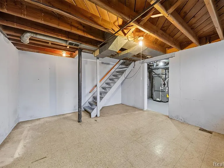 360 Parkview Dr — Photo 17