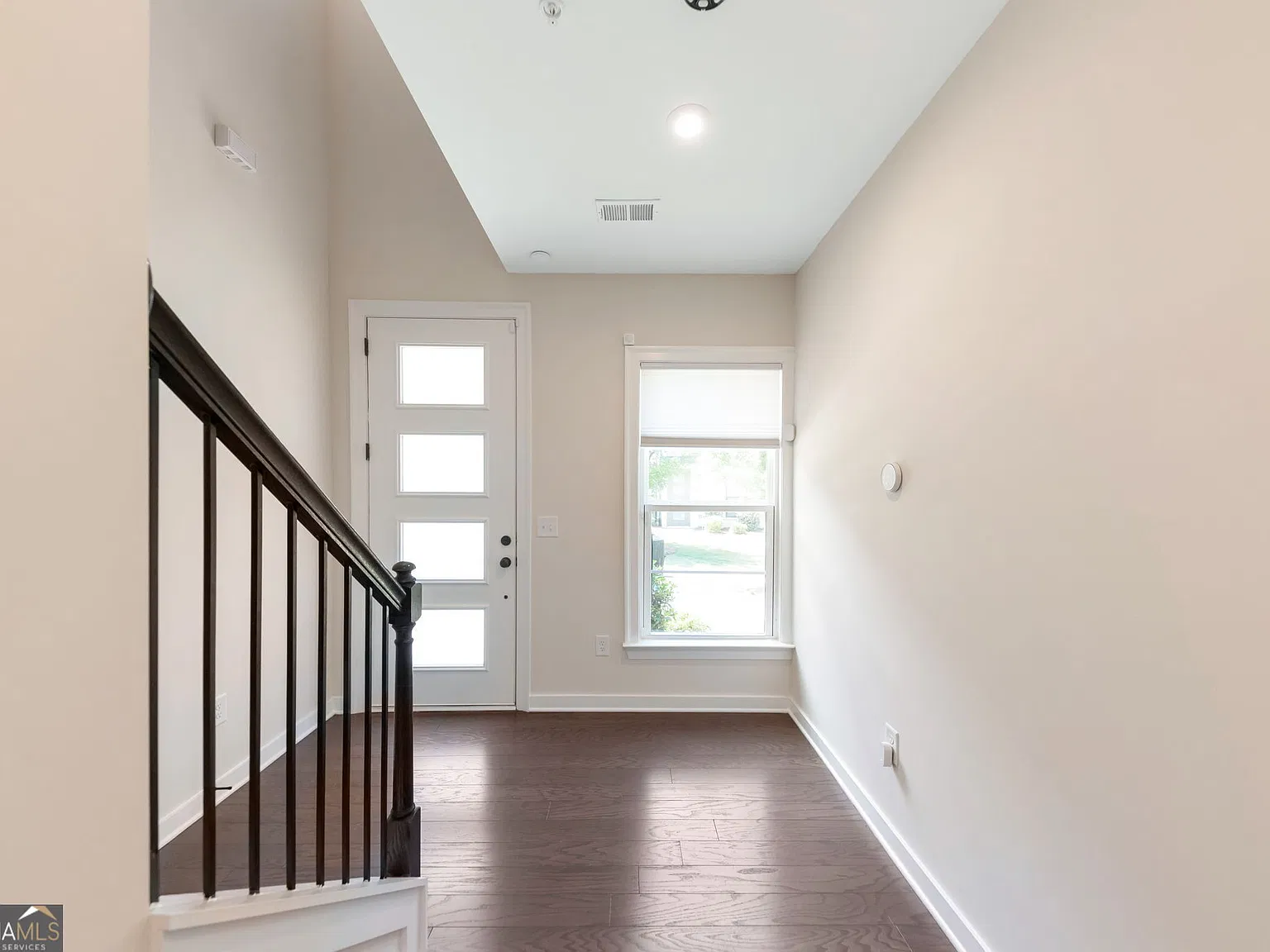 3 bed, 3.5 bath, 2500 sqft, $3,350 — Photo 4