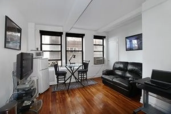 Sold by Douglas Elliman | media 21
