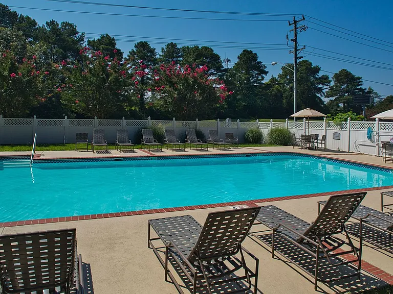 Chapel Lake Apartments — Photo 48