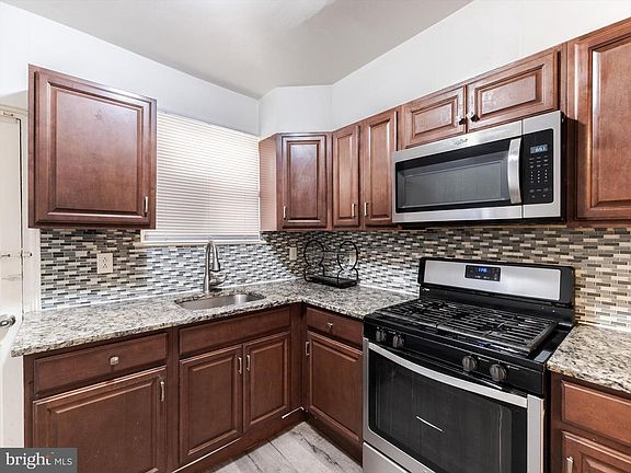 5th image of 2442 S Sheridan St