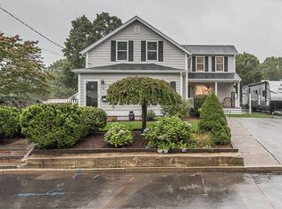 8 Branch Ave, Lincoln, RI 02865