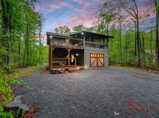 3207 Green Meadow Cir, Pocono Pines, PA 18350