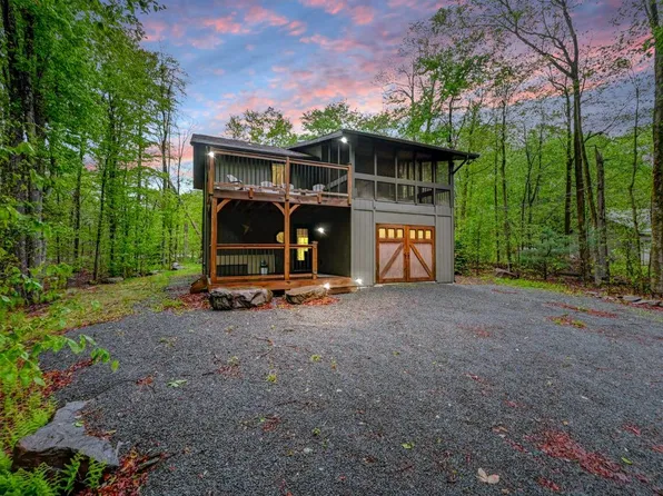 3207 Green Meadow Cir, Pocono Pines, PA 18350