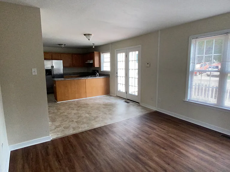 1608 Wallace St — Photo 16
