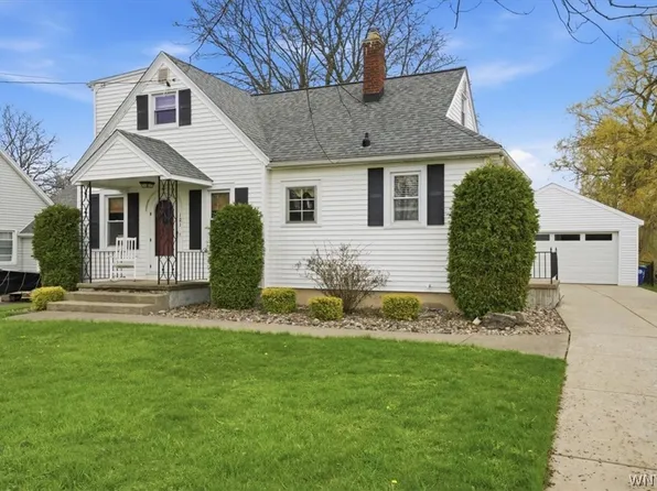 121 Country Pkwy, Williamsville, NY 14221