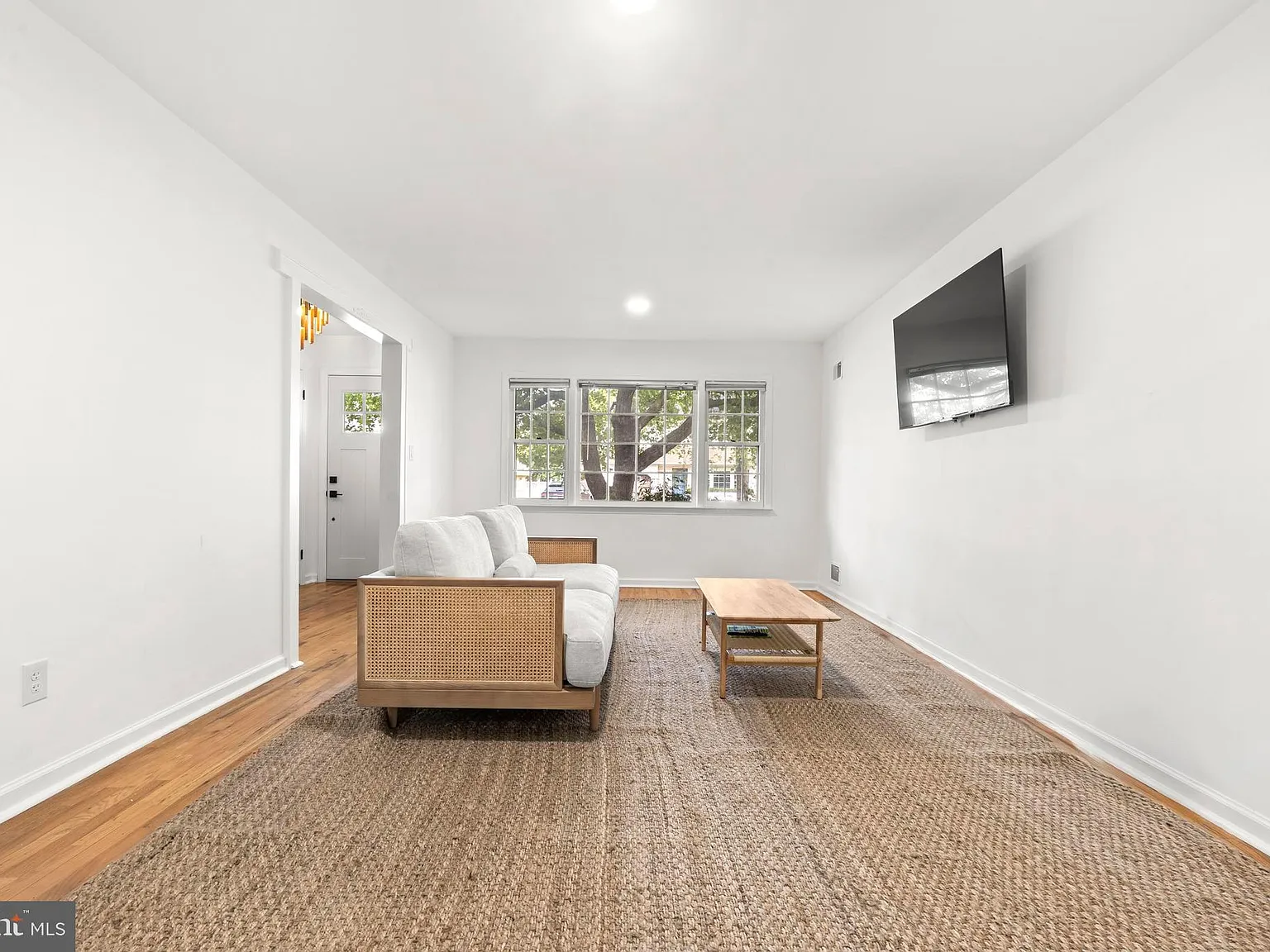 Studio, $5,450 — Photo 4