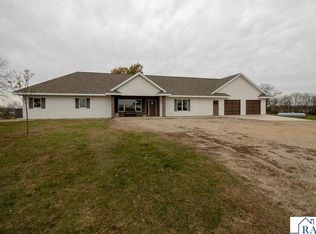 19466 521st Ave, Lake Crystal, MN 56055