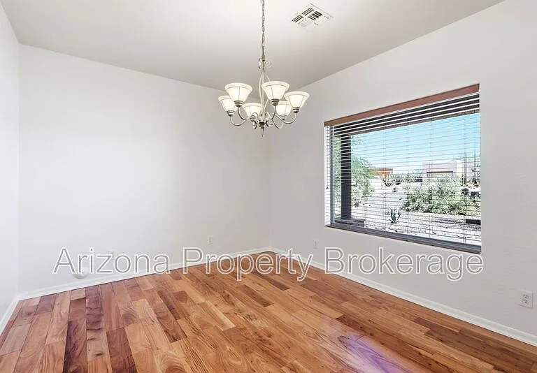 1933 W Tanya Trl — Photo 11