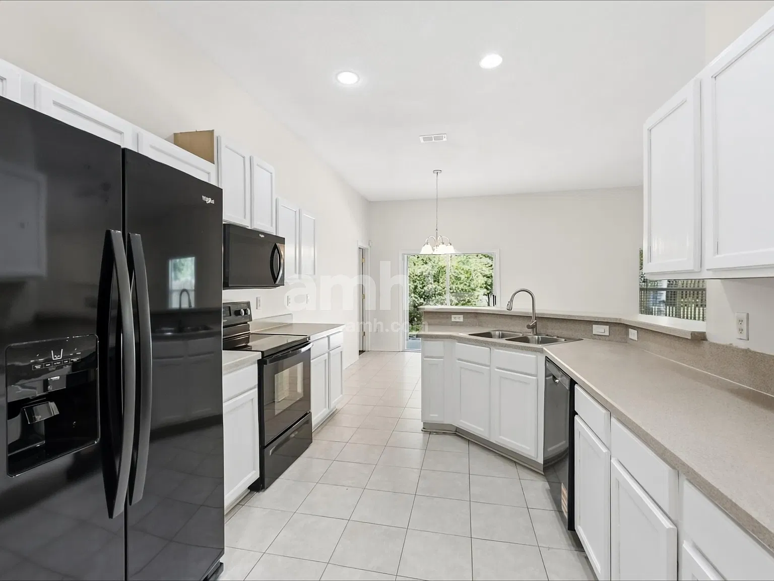 3 bed, 2.0 bath, 1705 sqft, $2,555 — Photo 3