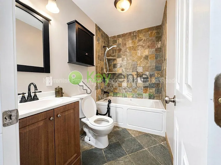 543 McLean St — Photo 8