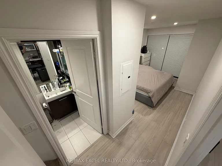 386 Yonge St #503 — Photo 22