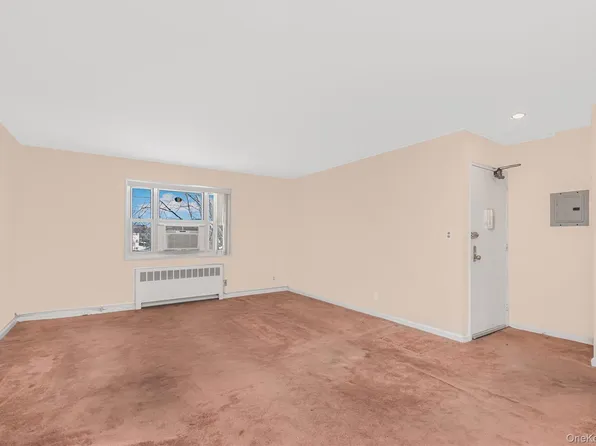 6 Dehaven Drive #2E, Yonkers, NY 10703