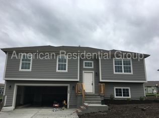 17188 S Kill Creek Rd, Gardner, KS 66030