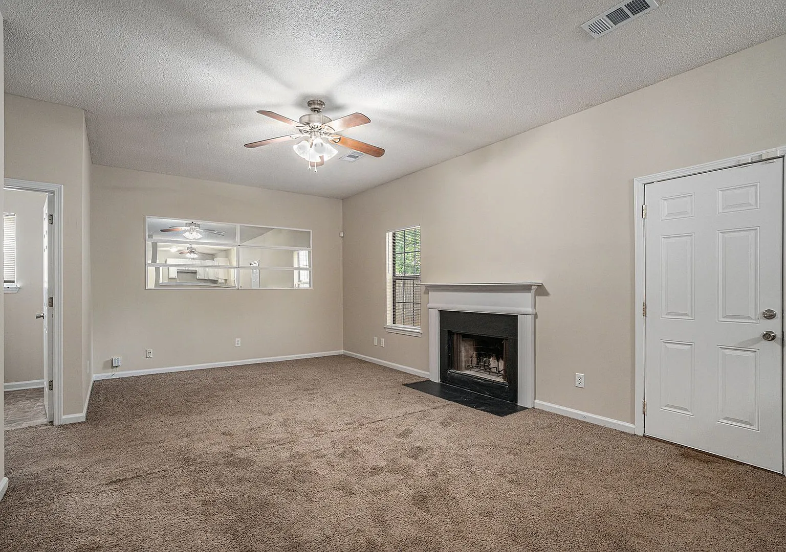 3 bdrm, 2.5 bath in Stonecrest — Photo 2