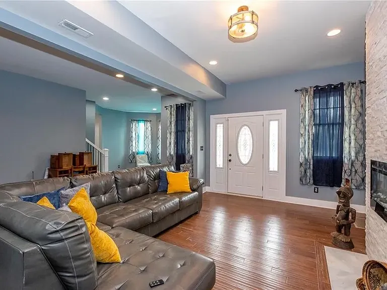 2462 N College Ave — Photo 7