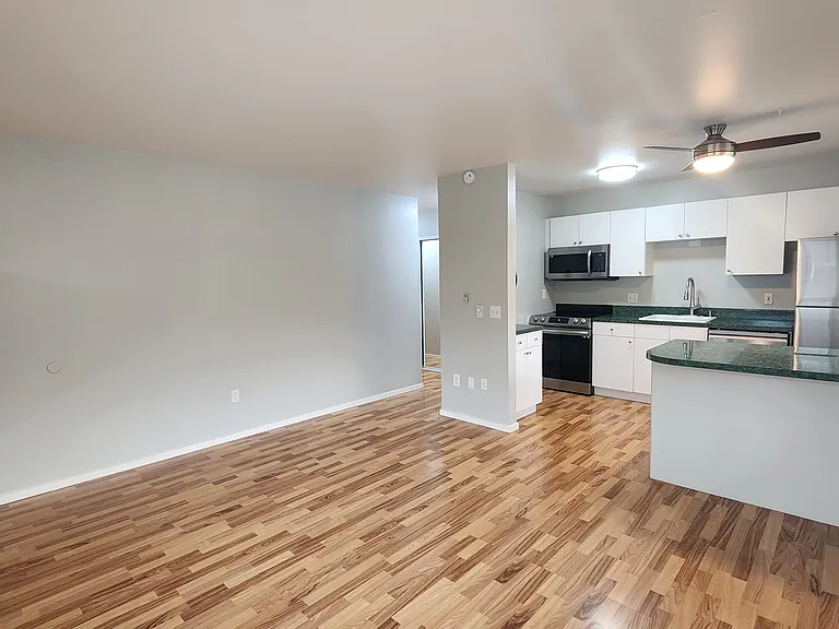 Hawaiian Apartments — Photo 37