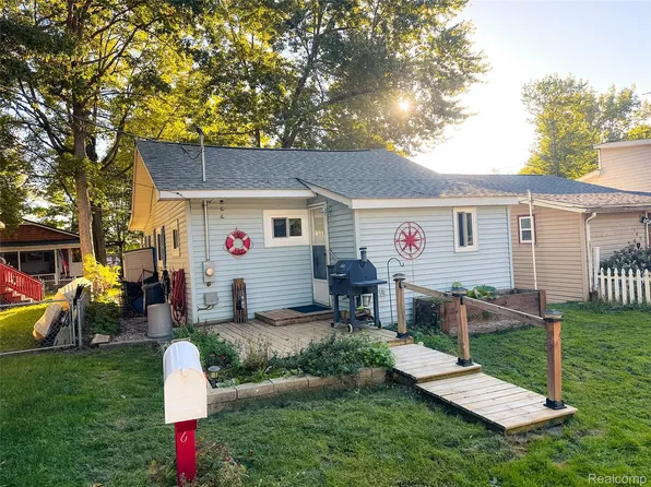 187 Poplar Dr, Columbiaville, MI 48421