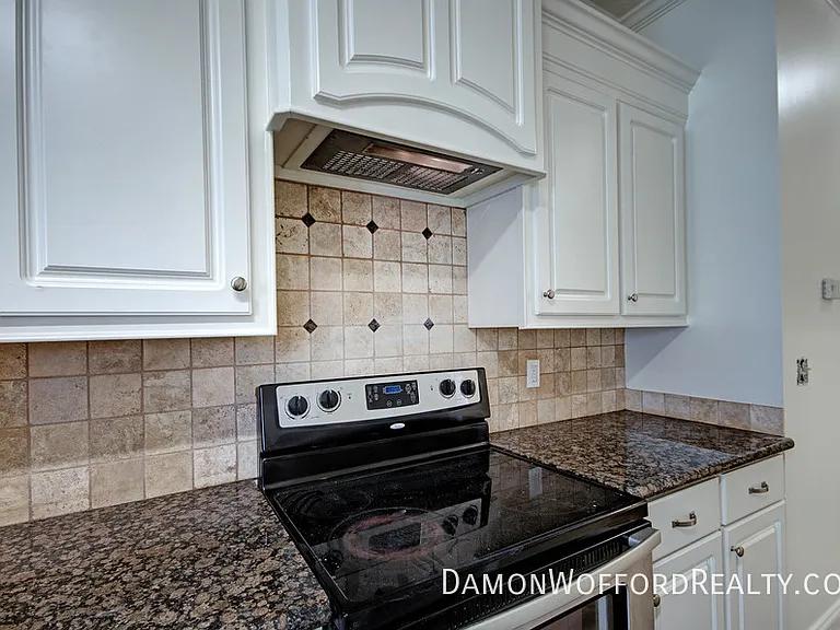 142 Lakeway Dr — Photo 11