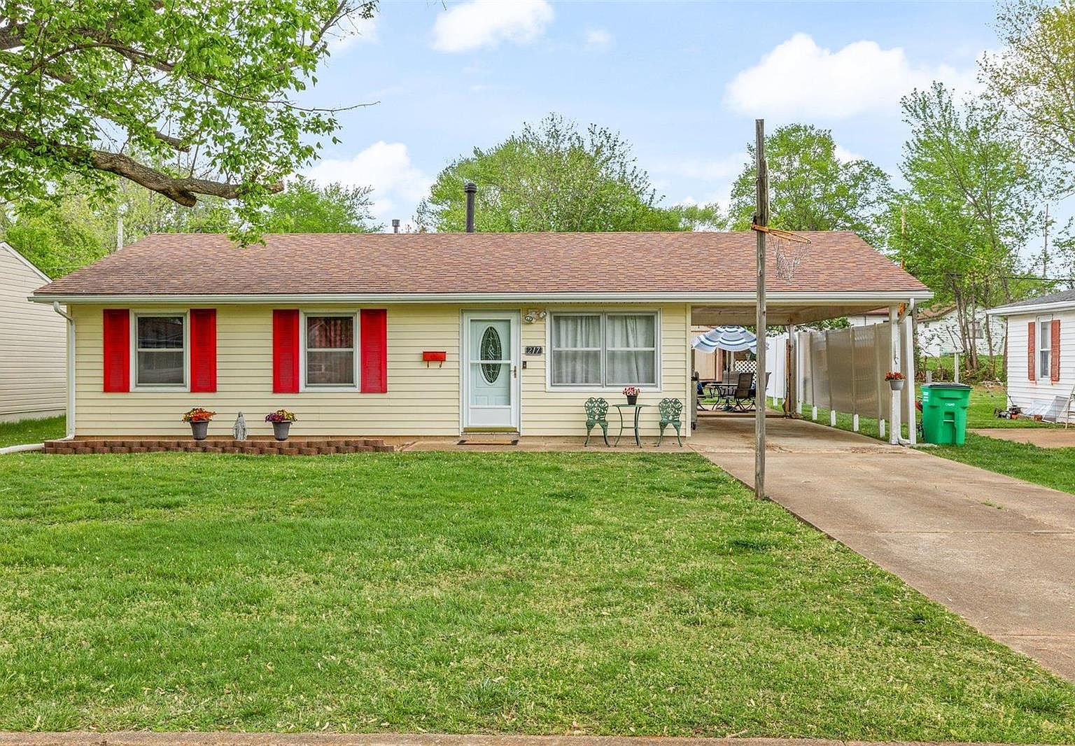 217 Oak St, Farmington, MO 63640 | Zillow