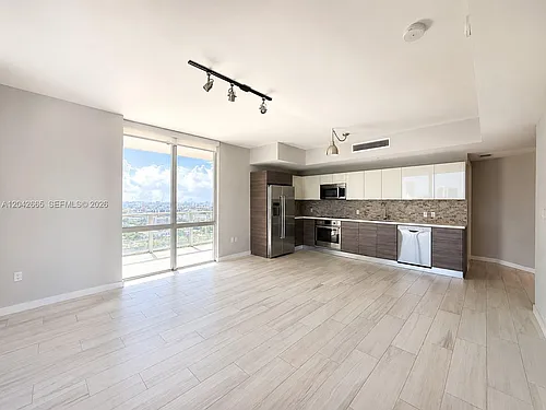 1010 SW 2nd Ave Photo 1