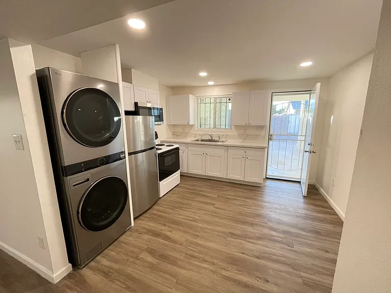 618 E Clarendon Ave #B — Photo 15