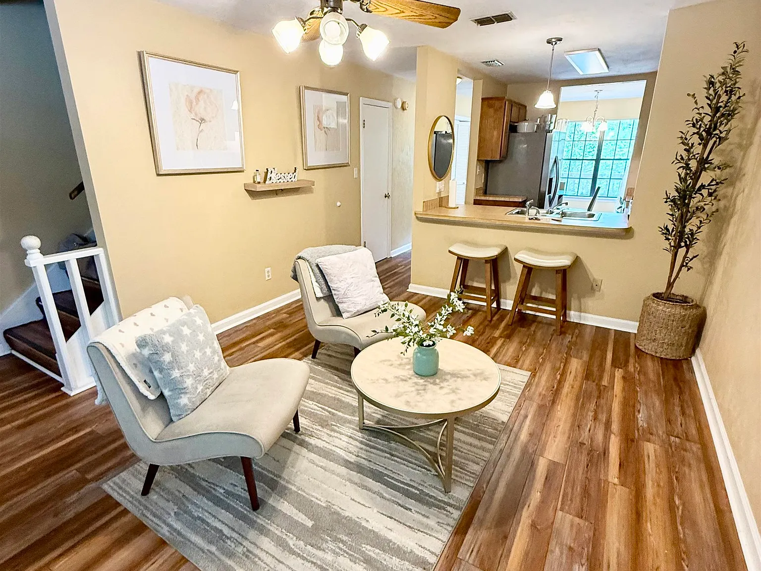 2 bed, 2.5 bath, 1098 sqft, $1,800 — Photo 3